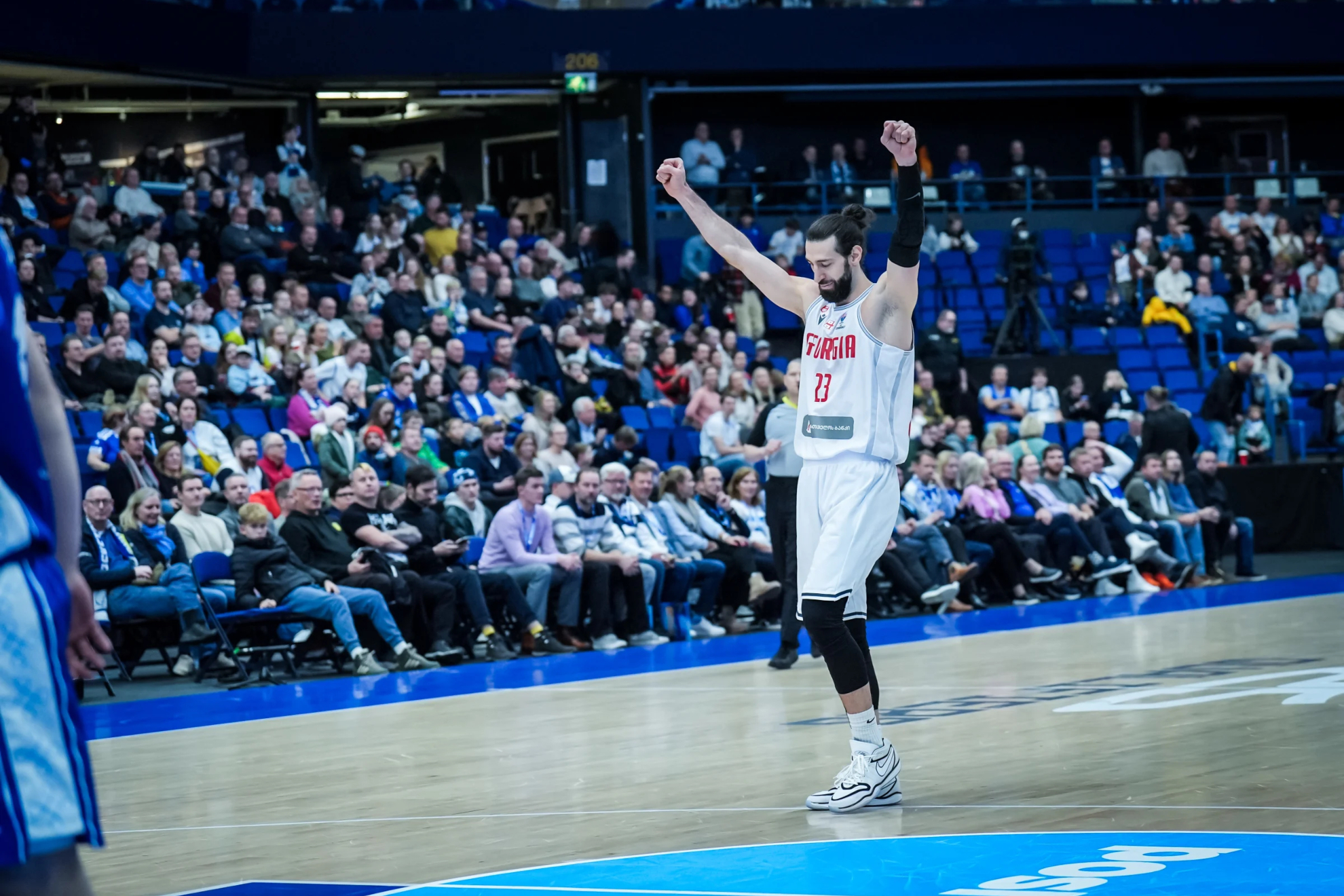 球让人们看 球让人们看